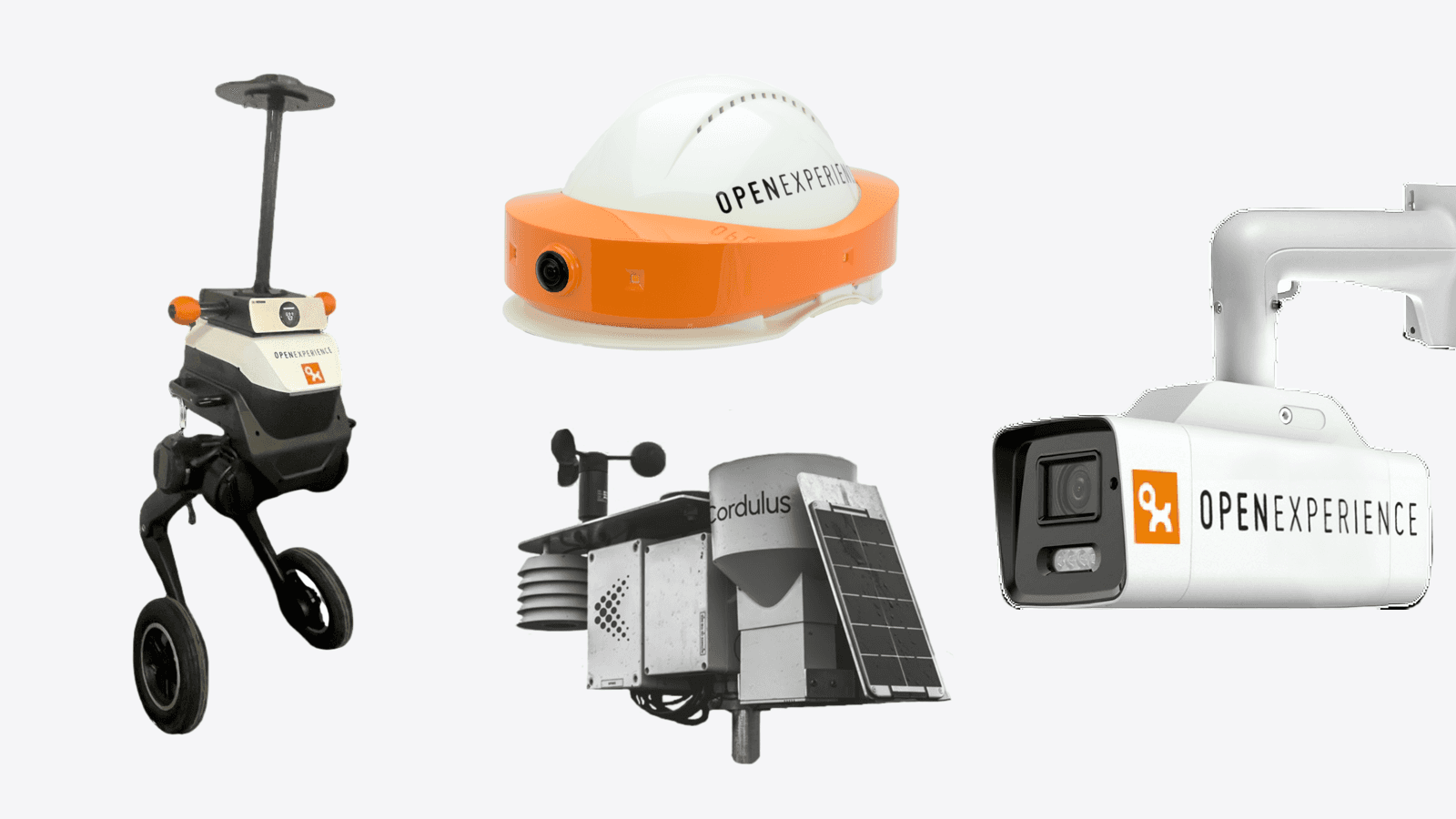 Die Geräte des Showrooms nebeneinander: OXI-Roboter auf zwei Rad-Beinen mit 360°-Kamera, DIGIBAU-360-Helm, Wetterstation und Bau-Webcam mit Wandhalter